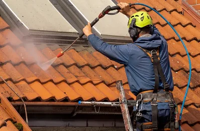 Démoussage et hydrofuge de toiture à Couflens